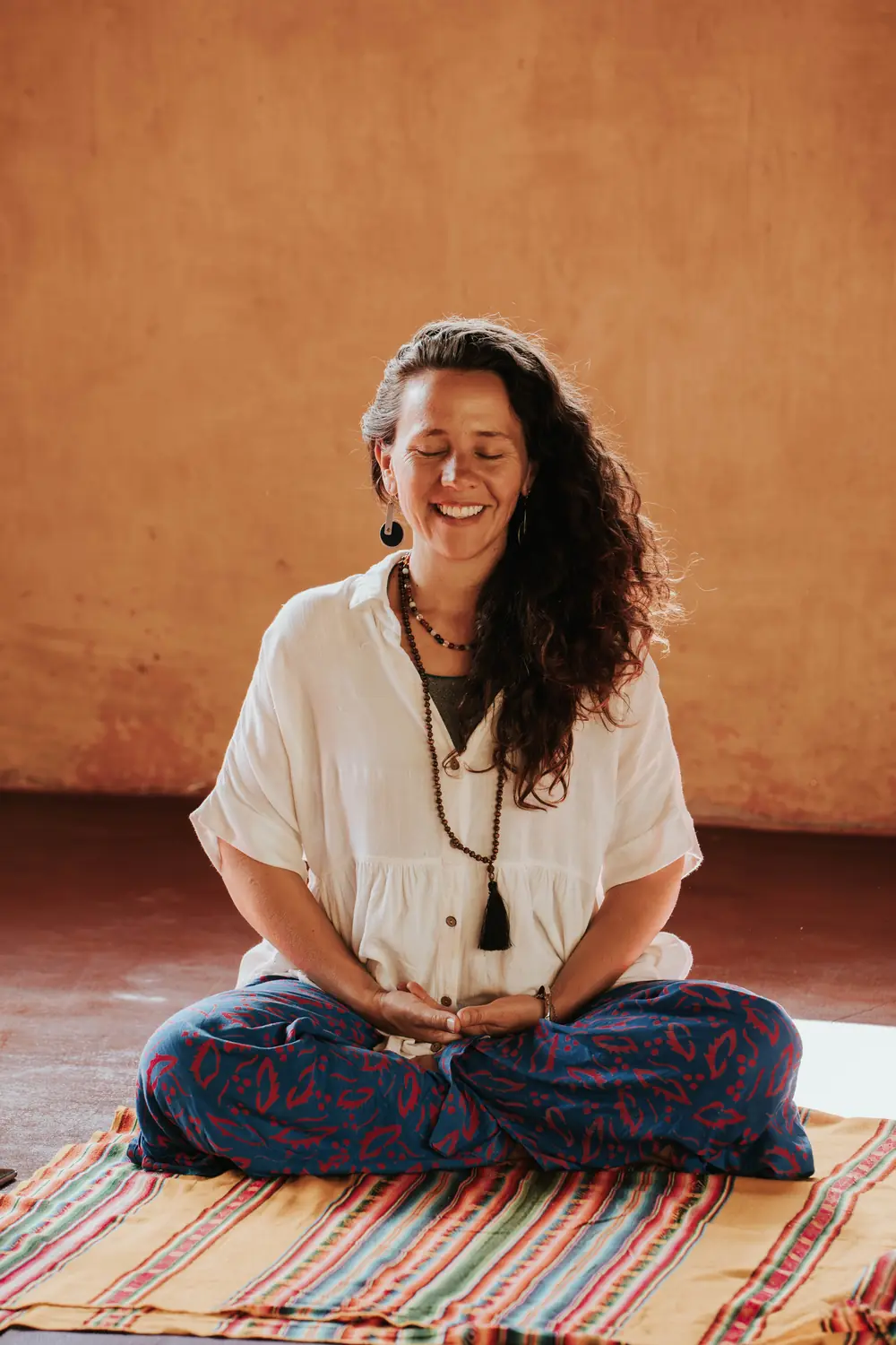 Piku Montiel sentada en meditación
